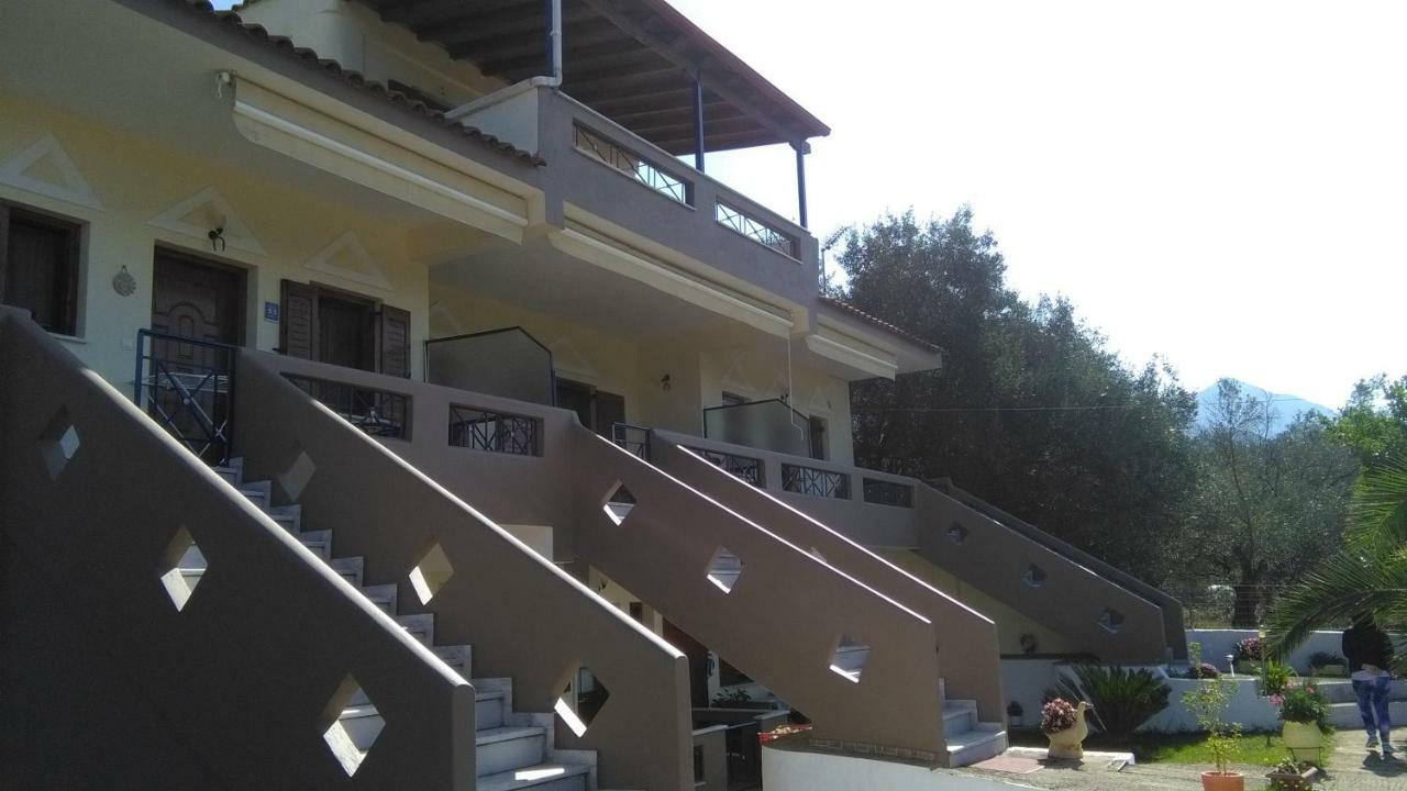 פרמיתיה Mιχαλης Apartments מראה חיצוני תמונה